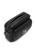 Poštarska torba RE-LOCK CAMERA W/FLAP Calvin Klein crna