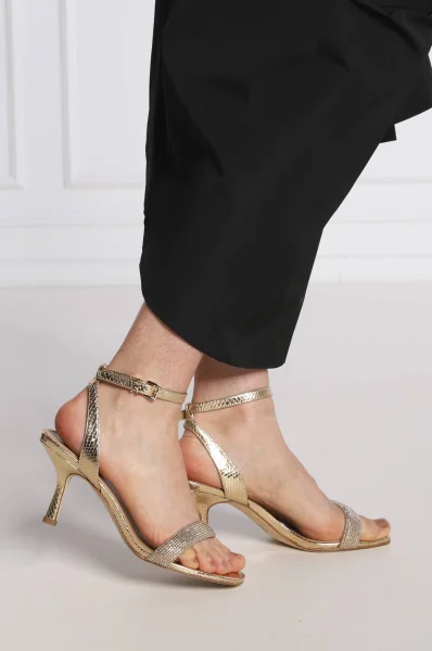 Sandale CARRIE s dodatkom kože Michael Kors zlatna